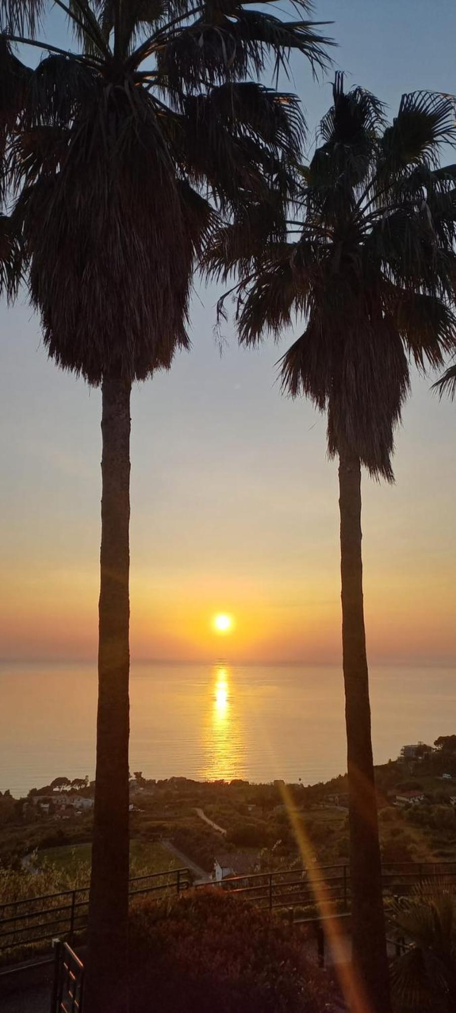 L'Oasi Del Tramonto Villa อากรอโปลี ภายนอก รูปภาพ