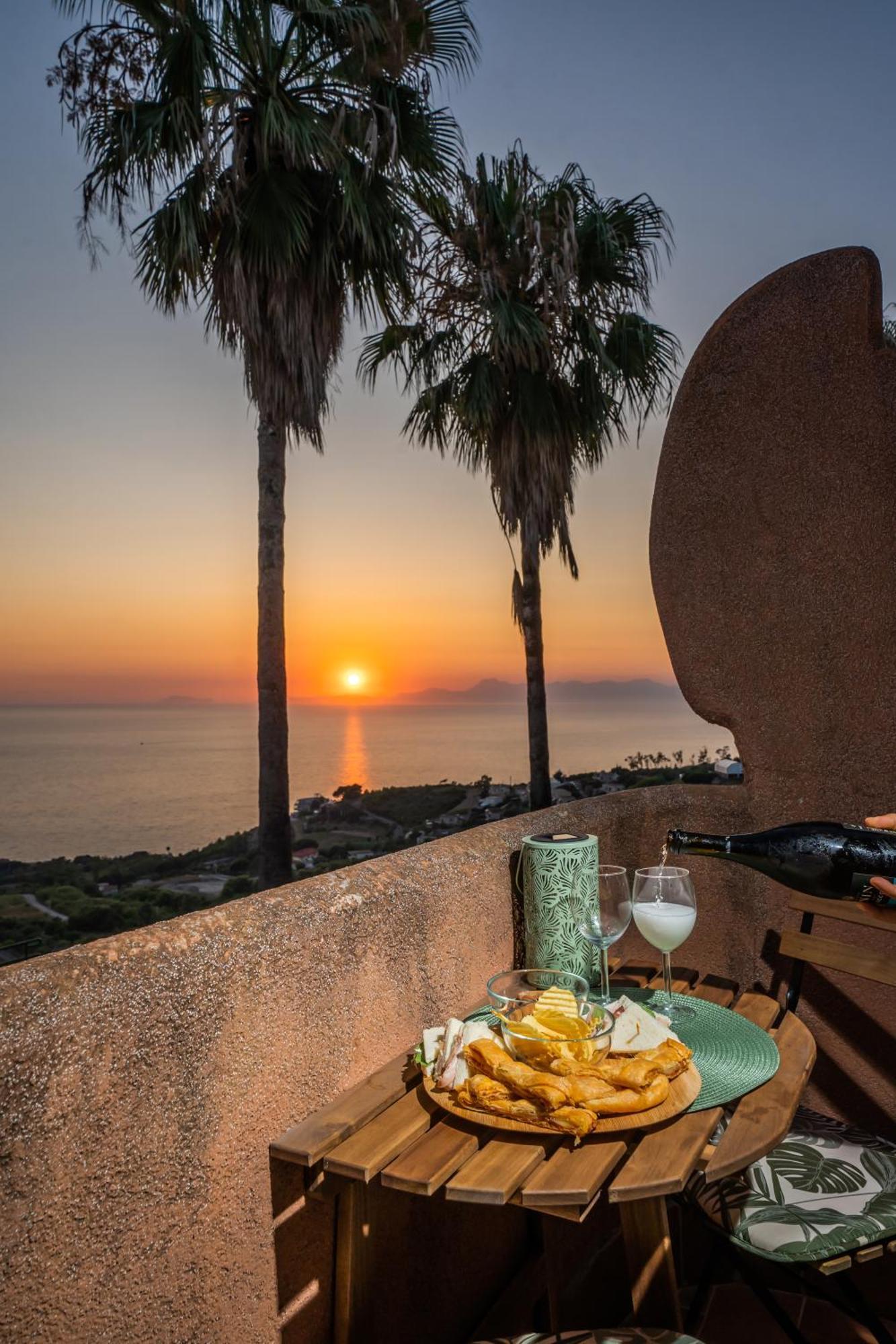 L'Oasi Del Tramonto Villa อากรอโปลี ภายนอก รูปภาพ