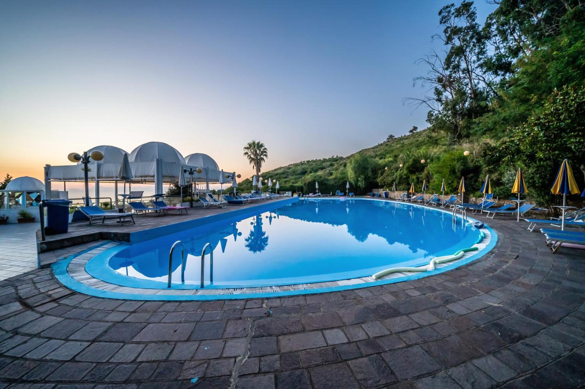 L'Oasi Del Tramonto Villa อากรอโปลี ภายนอก รูปภาพ