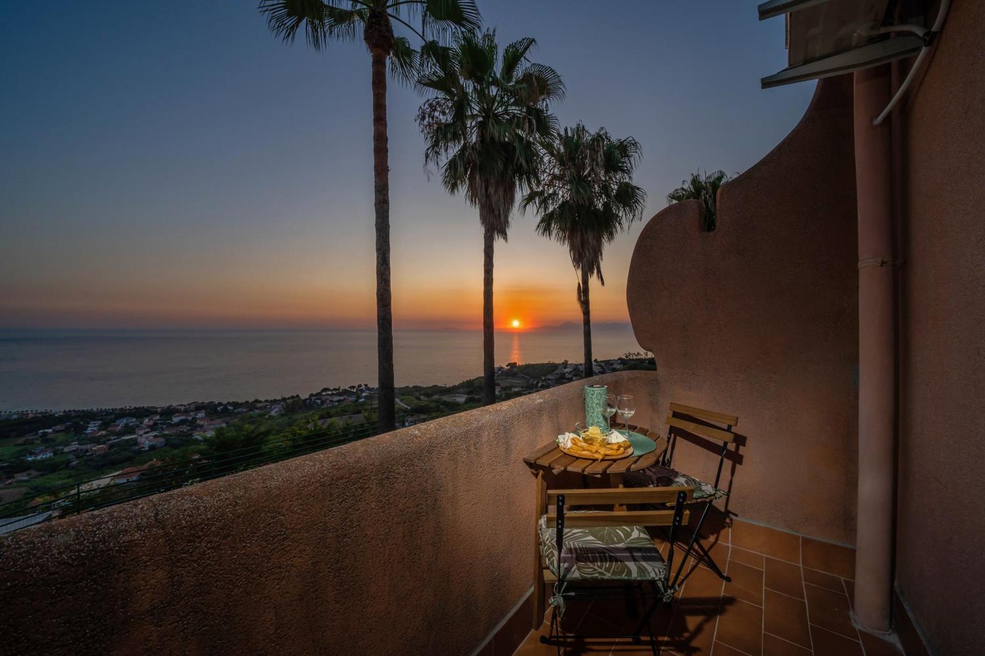 L'Oasi Del Tramonto Villa อากรอโปลี ภายนอก รูปภาพ