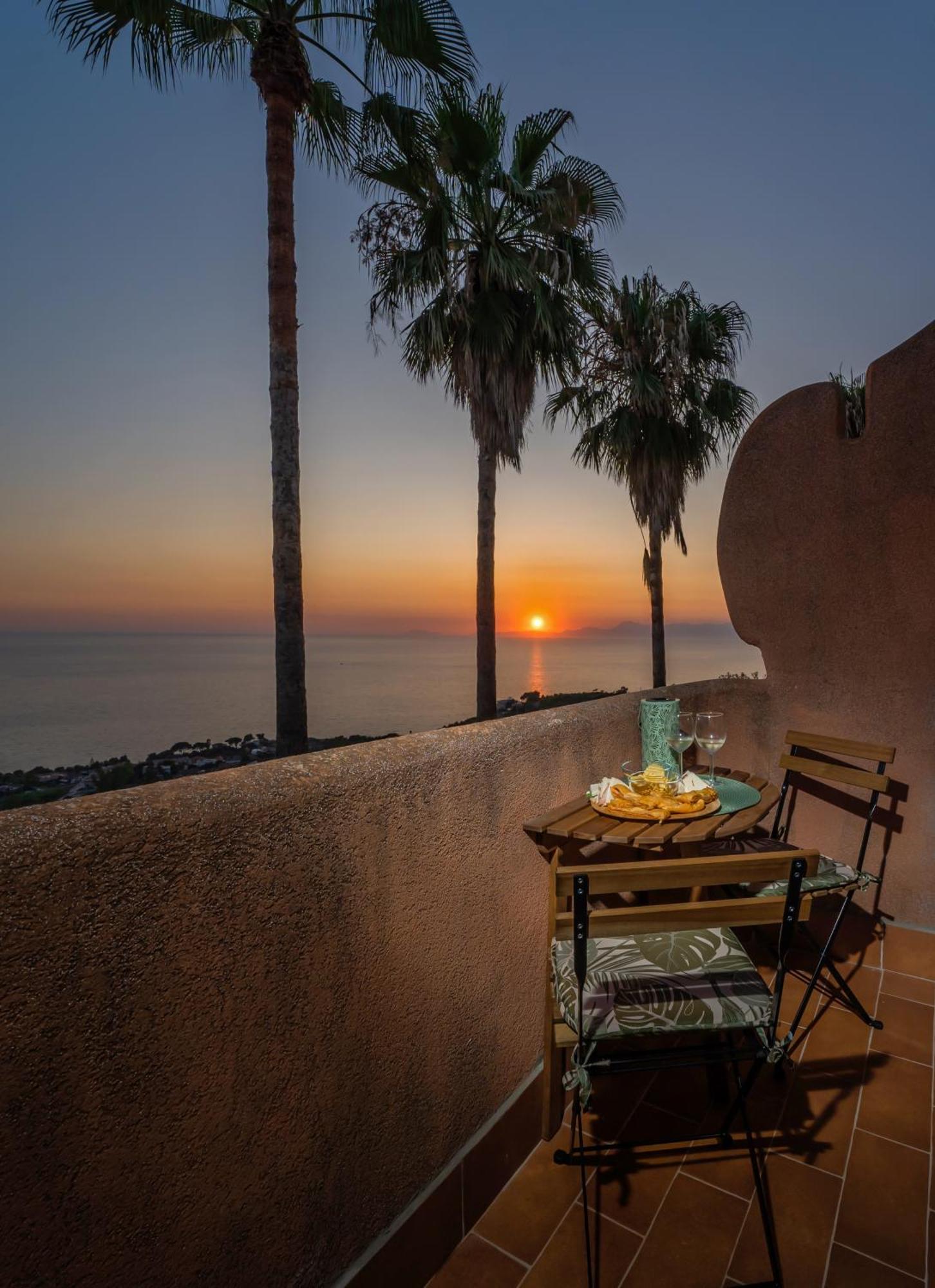 L'Oasi Del Tramonto Villa อากรอโปลี ภายนอก รูปภาพ